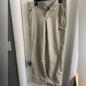 Columbia Titanium Omni-shade pants. Size 8. Never worn